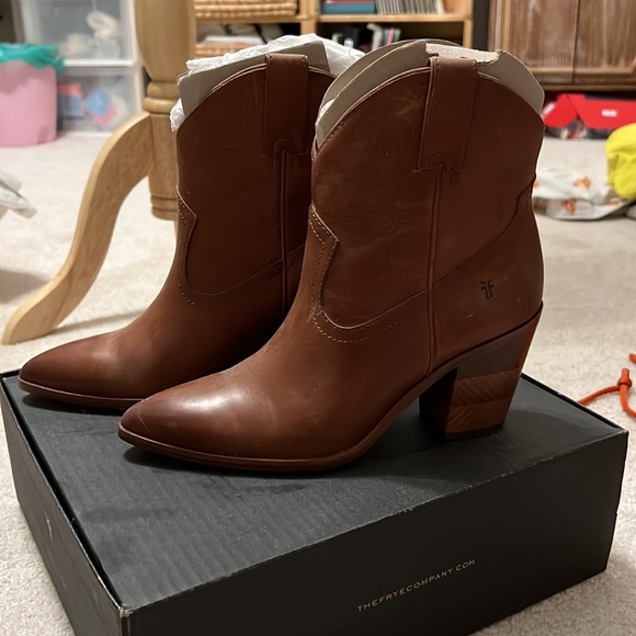 Frye Faye Chevron short booties - Picture 4 of 10